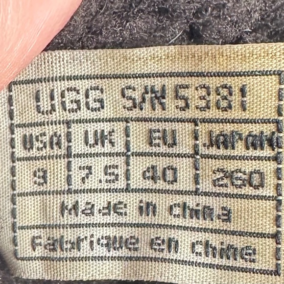 UGG Boots Womens Sz 9 Leather Shearling Fur Lined Short 5381 Brown Slip On - Picture 10 of 10